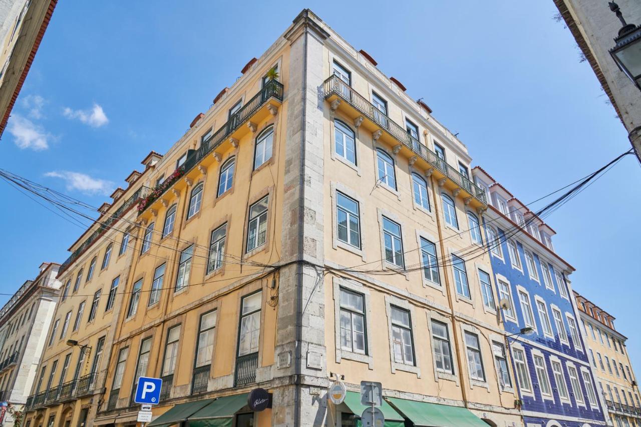 Sunny Pink Street Historical Apt, By Timecooler Lisboa Kültér fotó