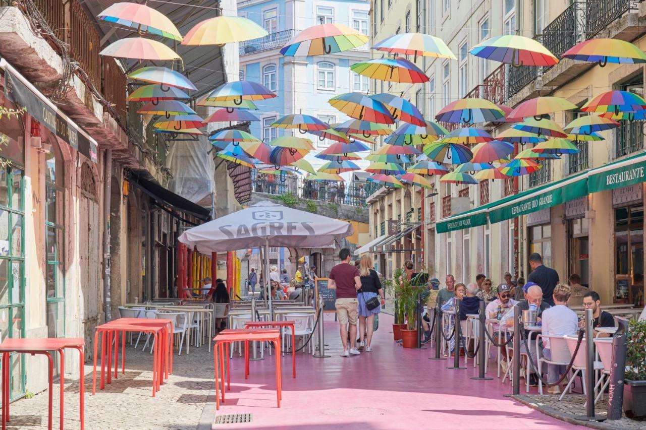 Sunny Pink Street Historical Apt, By Timecooler Lisboa Kültér fotó